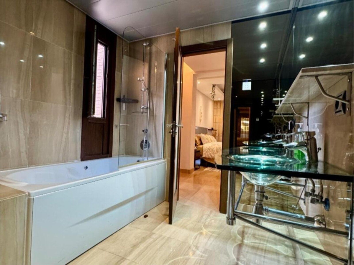 Appartement te koop in New Golden Mile | 3 slaapkamers H5324215