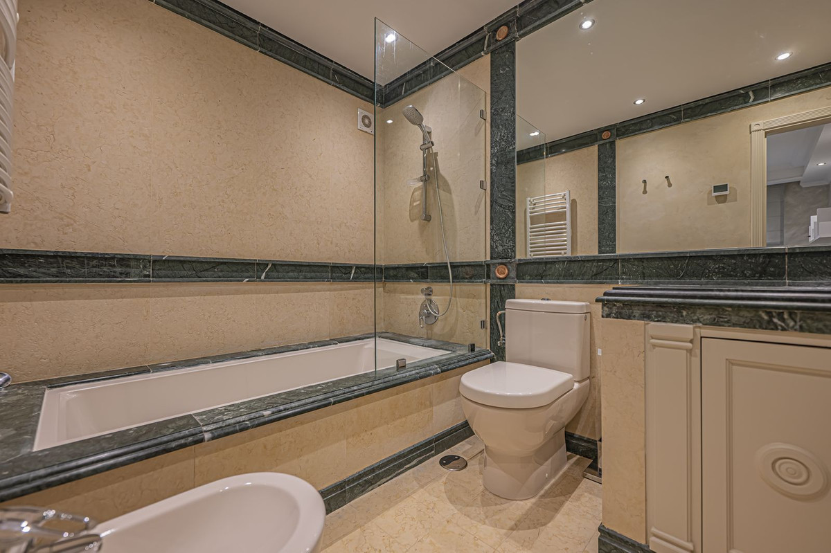 Appartement te koop in New Golden Mile | 3 slaapkamers H5483620