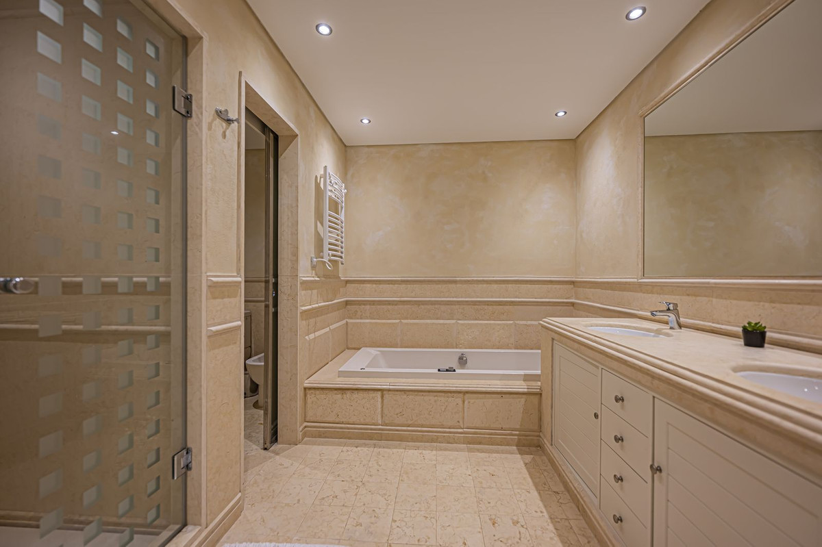 Appartement te koop in New Golden Mile | 3 slaapkamers H5483620