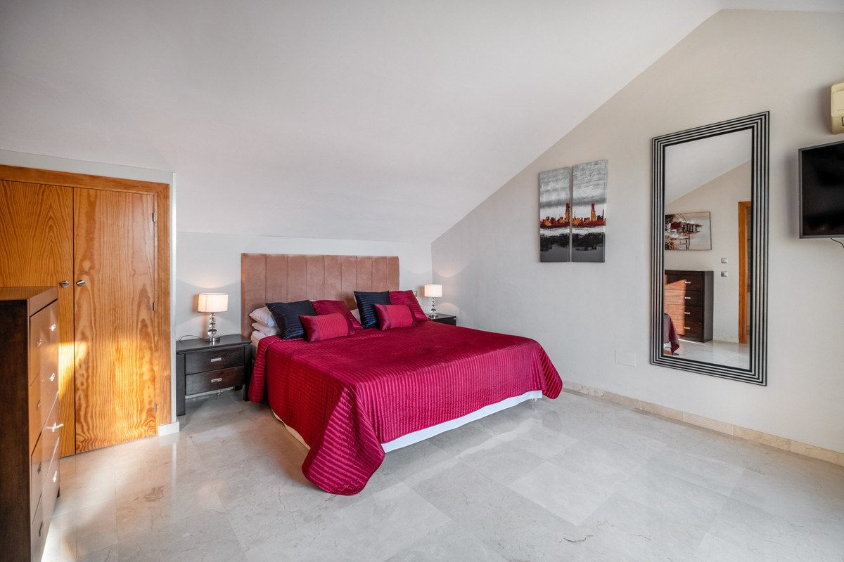 Penthouse in Nueva Andalucía-12
