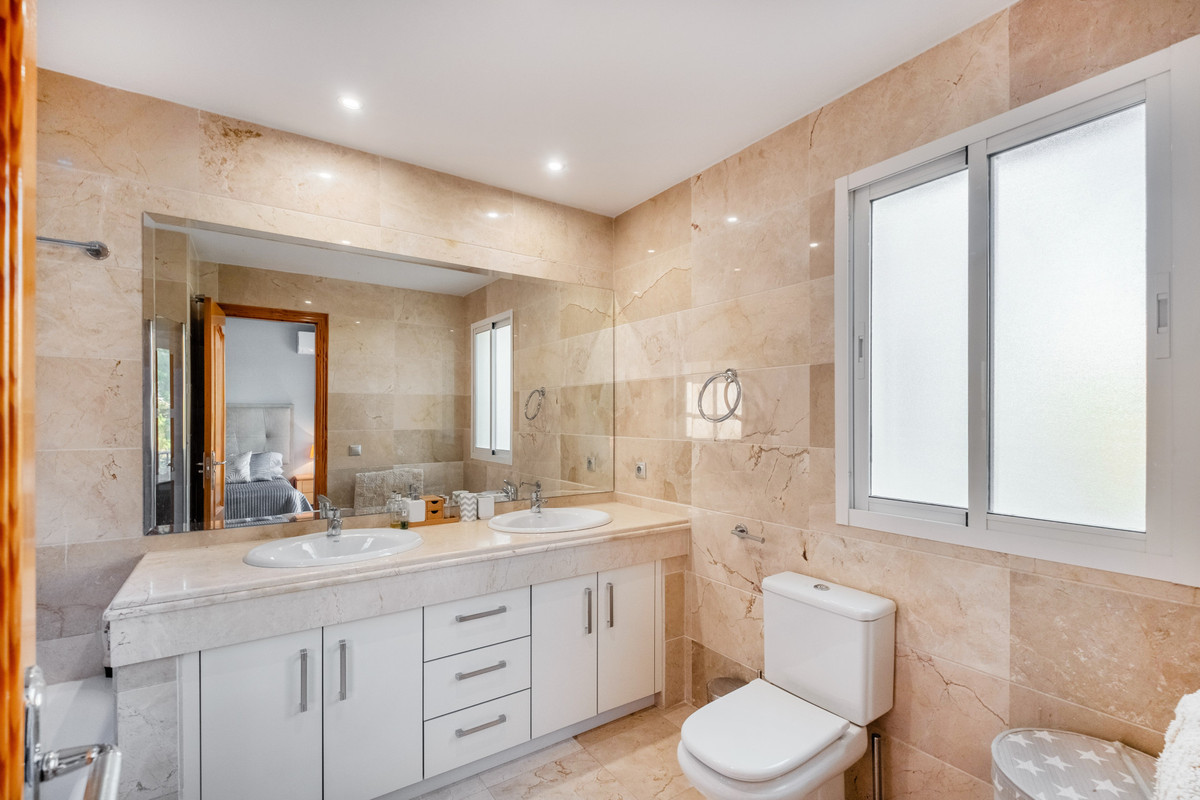 Penthouse in Nueva Andalucía-9