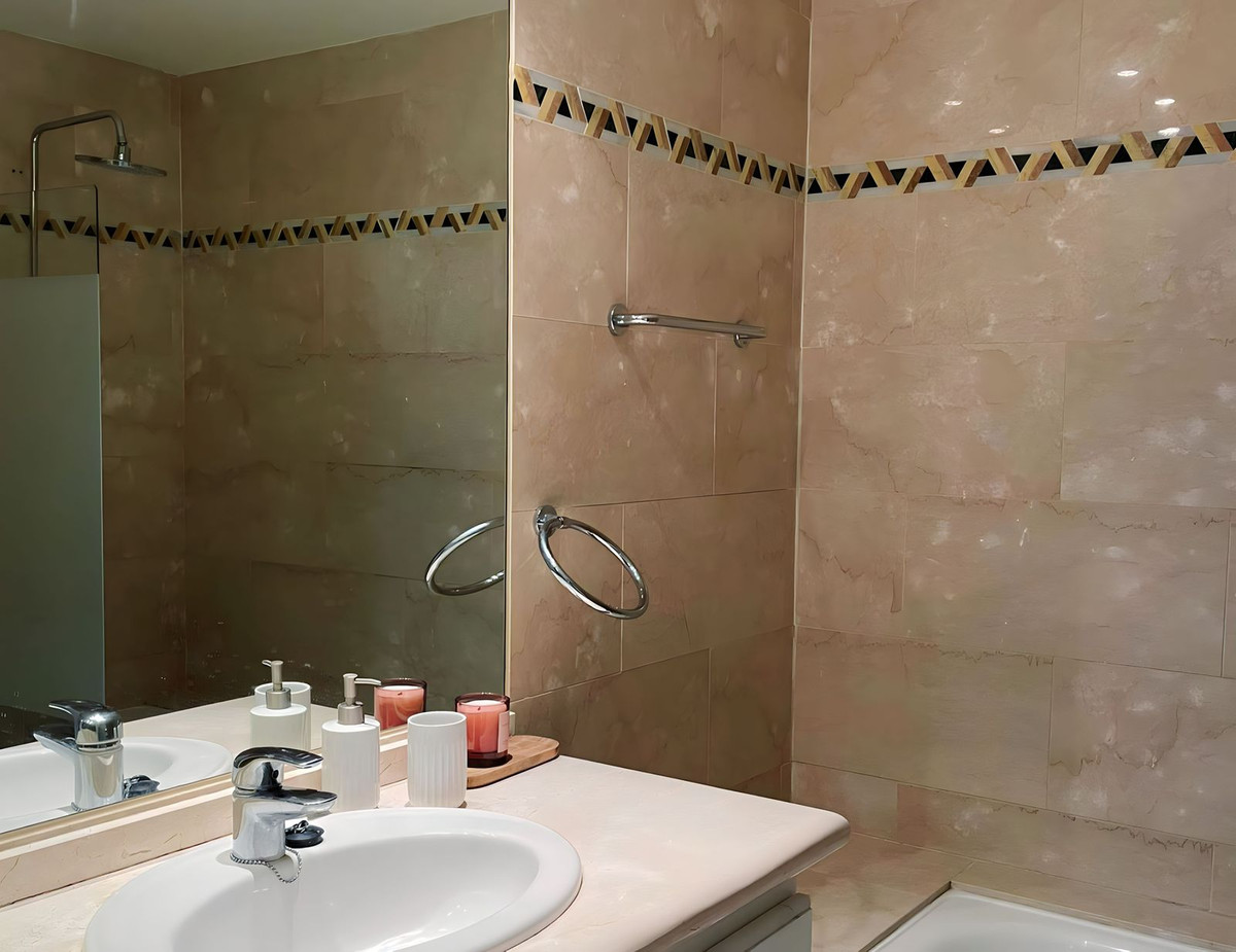 Appartement te koop in Nueva Andalucía | 2 slaapkamers H4994659