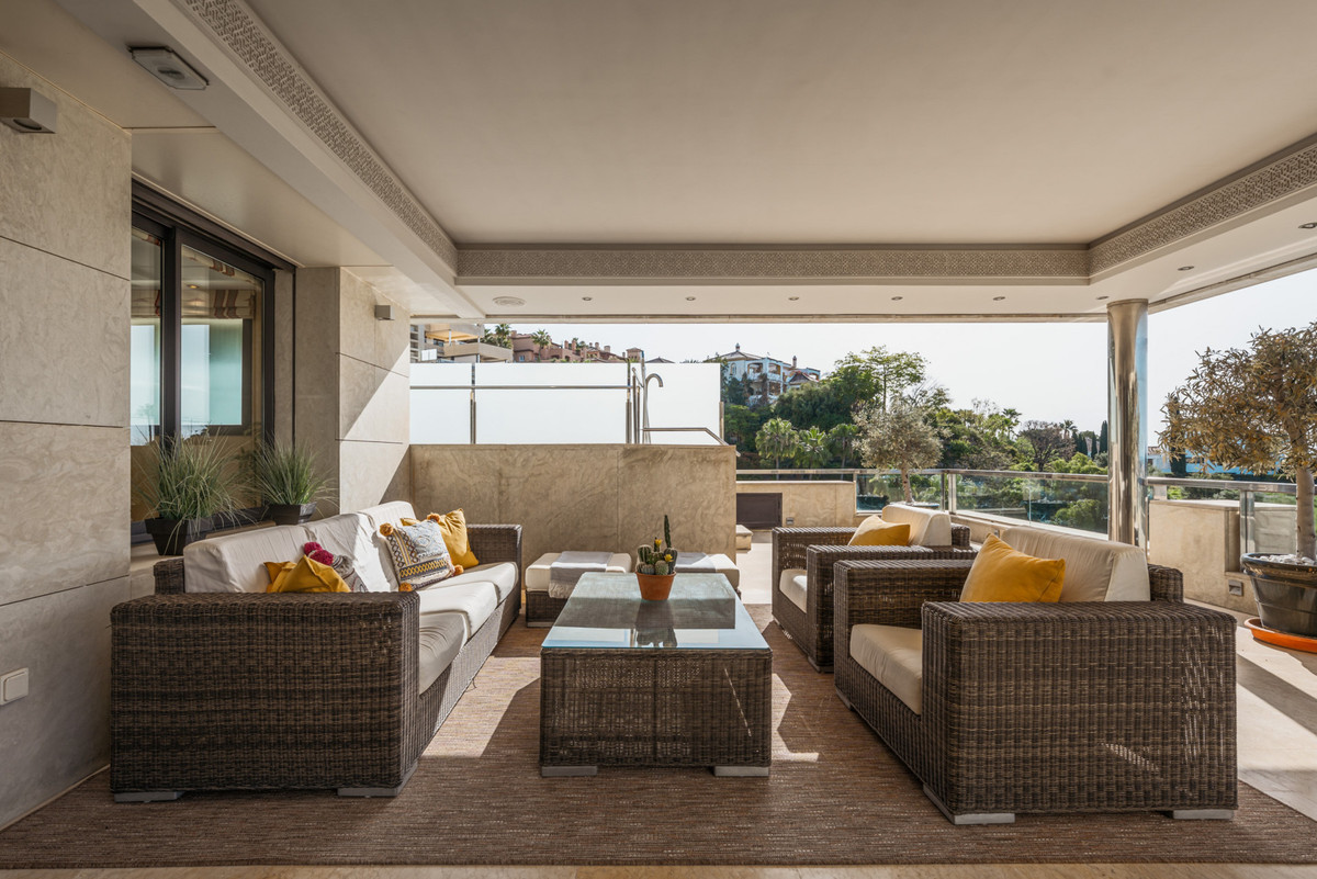 Penthouse Duplex in Nueva Andalucía-12