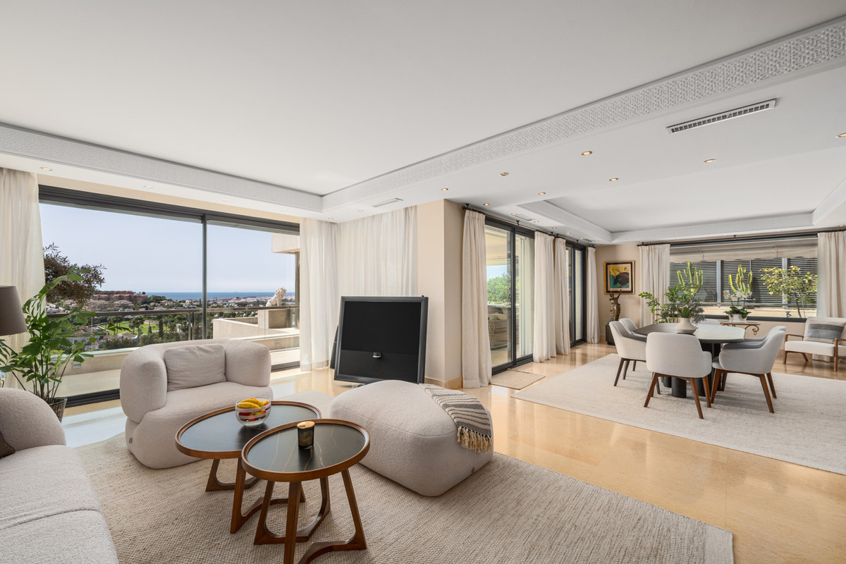 Penthouse Duplex in Nueva Andalucía-9