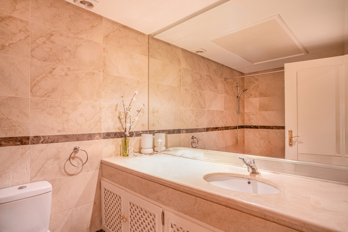 Appartement te koop in Nueva Andalucía | 2 slaapkamers H5042464