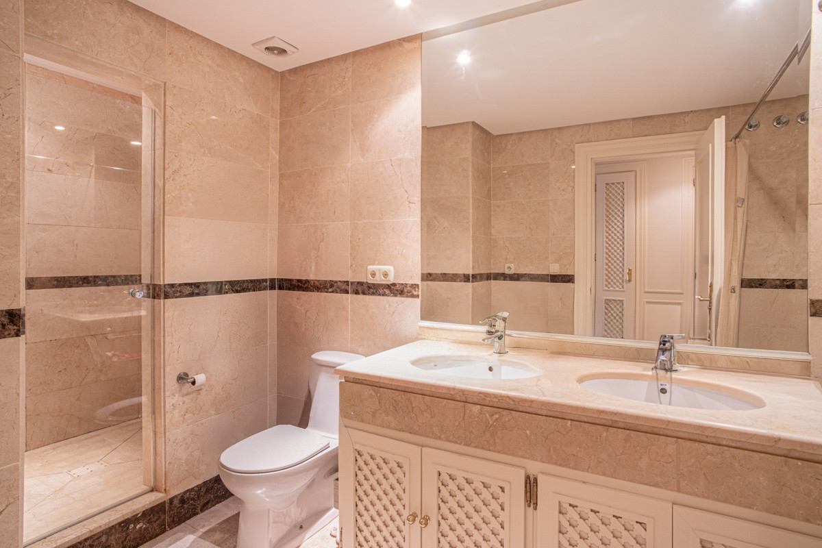 Appartement te koop in Nueva Andalucía | 2 slaapkamers H5042464
