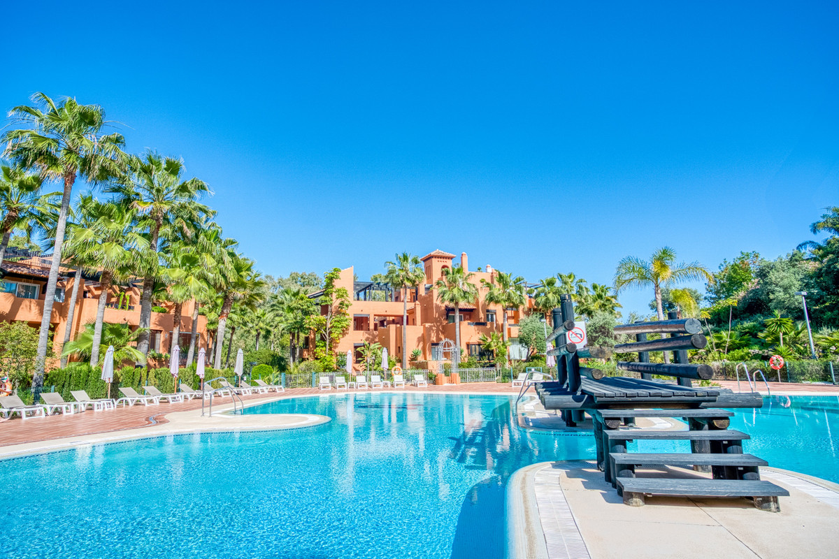 Appartement te koop in Nueva Andalucía | 2 slaapkamers H5042464