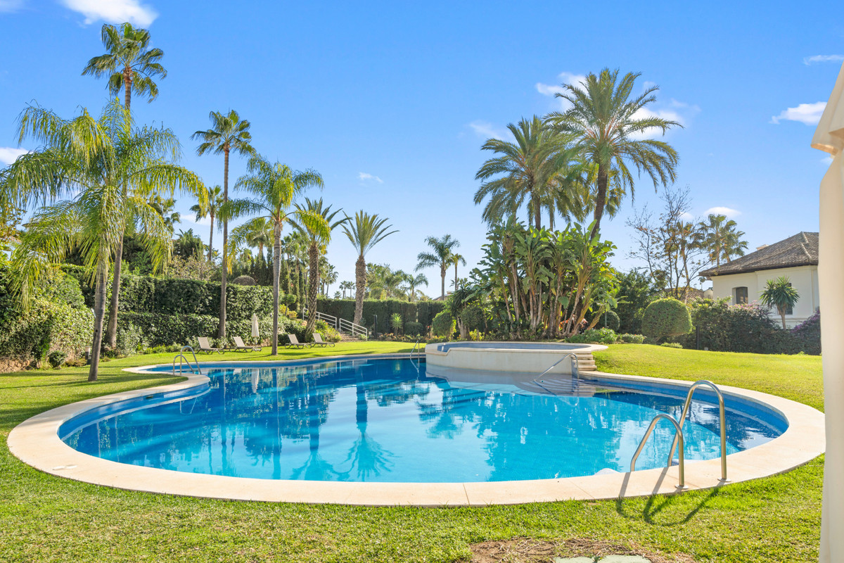 Appartement te koop in Nueva Andalucía | 3 slaapkamers H5051941