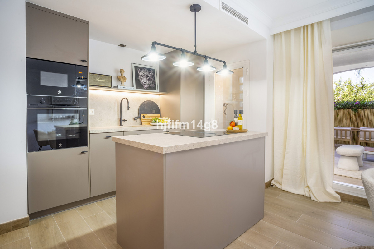 Appartement te koop in Nueva Andalucía | 2 slaapkamers H5057896