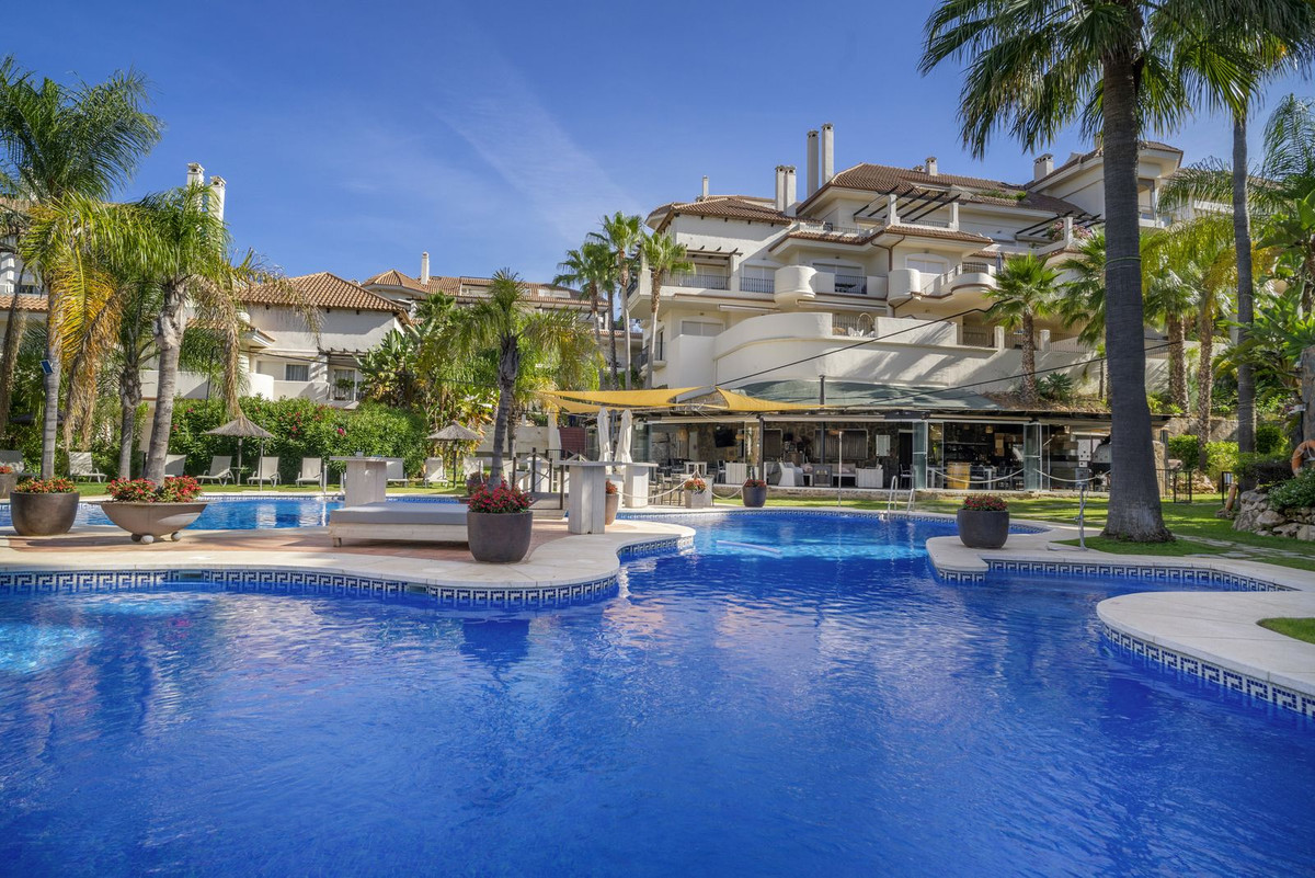 Appartement te koop in Nueva Andalucía | 2 slaapkamers H5061667