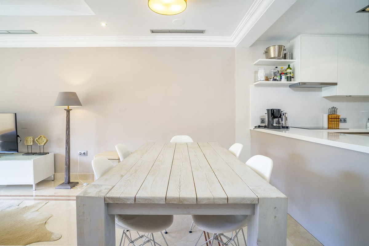 Appartement te koop in Nueva Andalucía | 2 slaapkamers H5061667