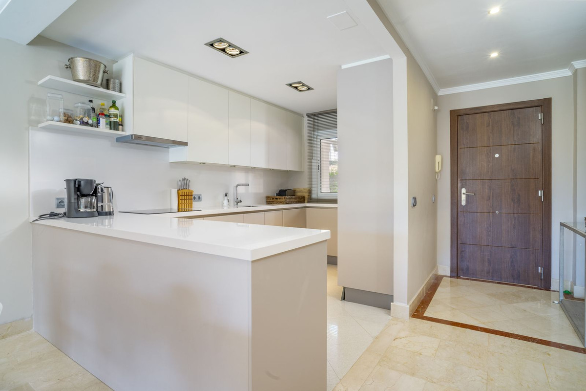 Appartement te koop in Nueva Andalucía | 2 slaapkamers H5061667
