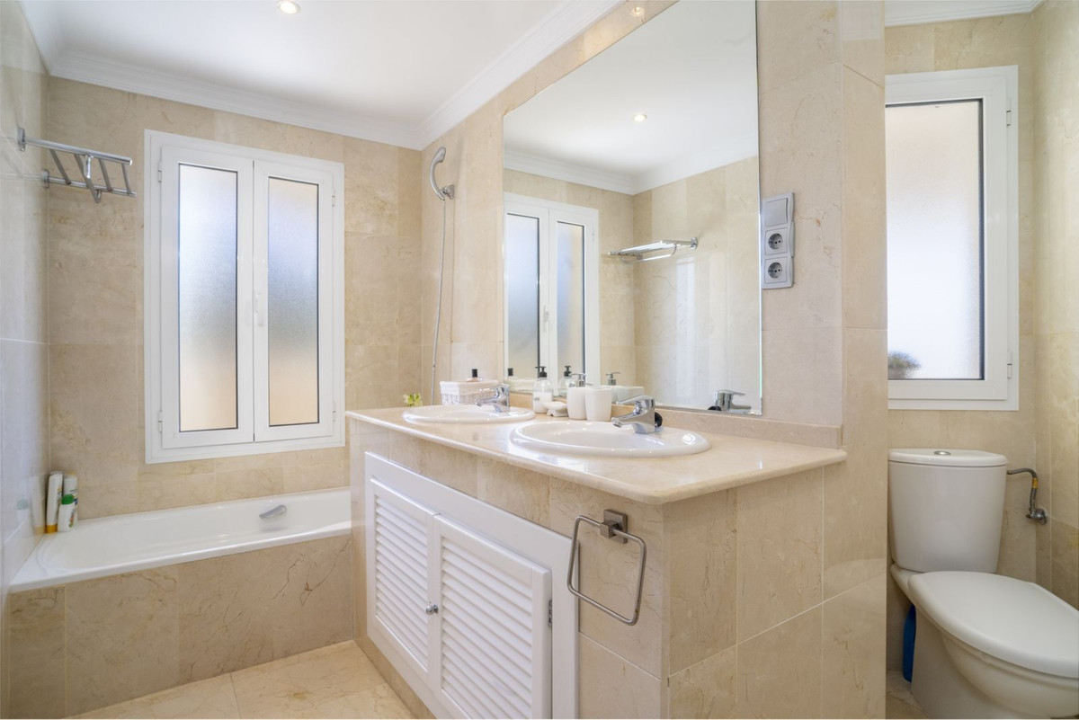 Appartement te koop in Nueva Andalucía | 2 slaapkamers H5061667