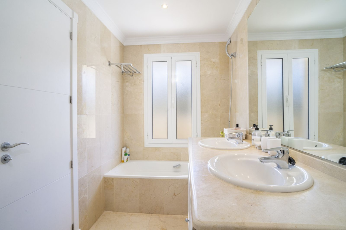 Appartement te koop in Nueva Andalucía | 2 slaapkamers H5061667