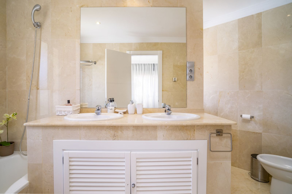 Appartement te koop in Nueva Andalucía | 2 slaapkamers H5061667