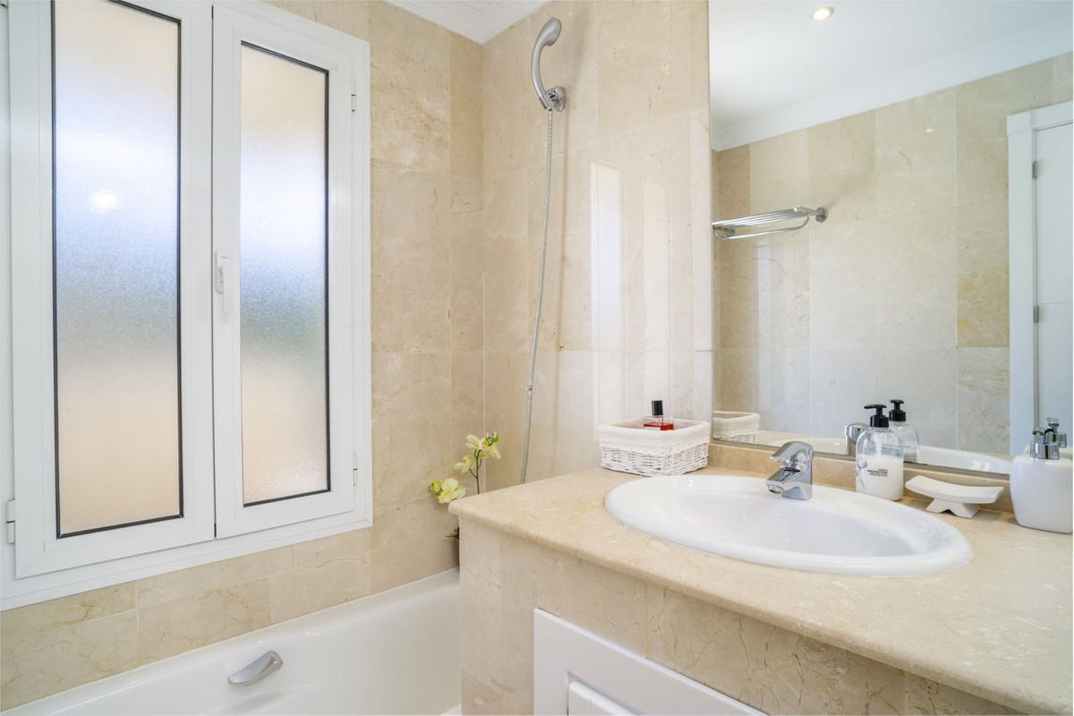 Appartement te koop in Nueva Andalucía | 2 slaapkamers H5061667