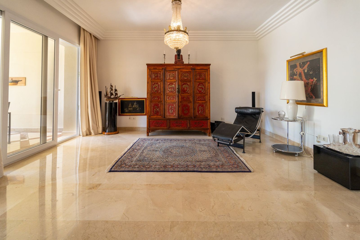 Appartement te koop in Nueva Andalucía | 3 slaapkamers H5078104