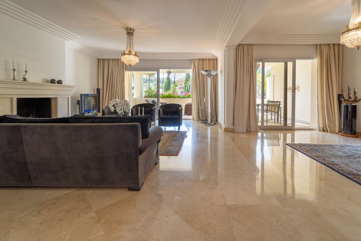 Appartement te koop in Nueva Andalucía | 3 slaapkamers H5078104