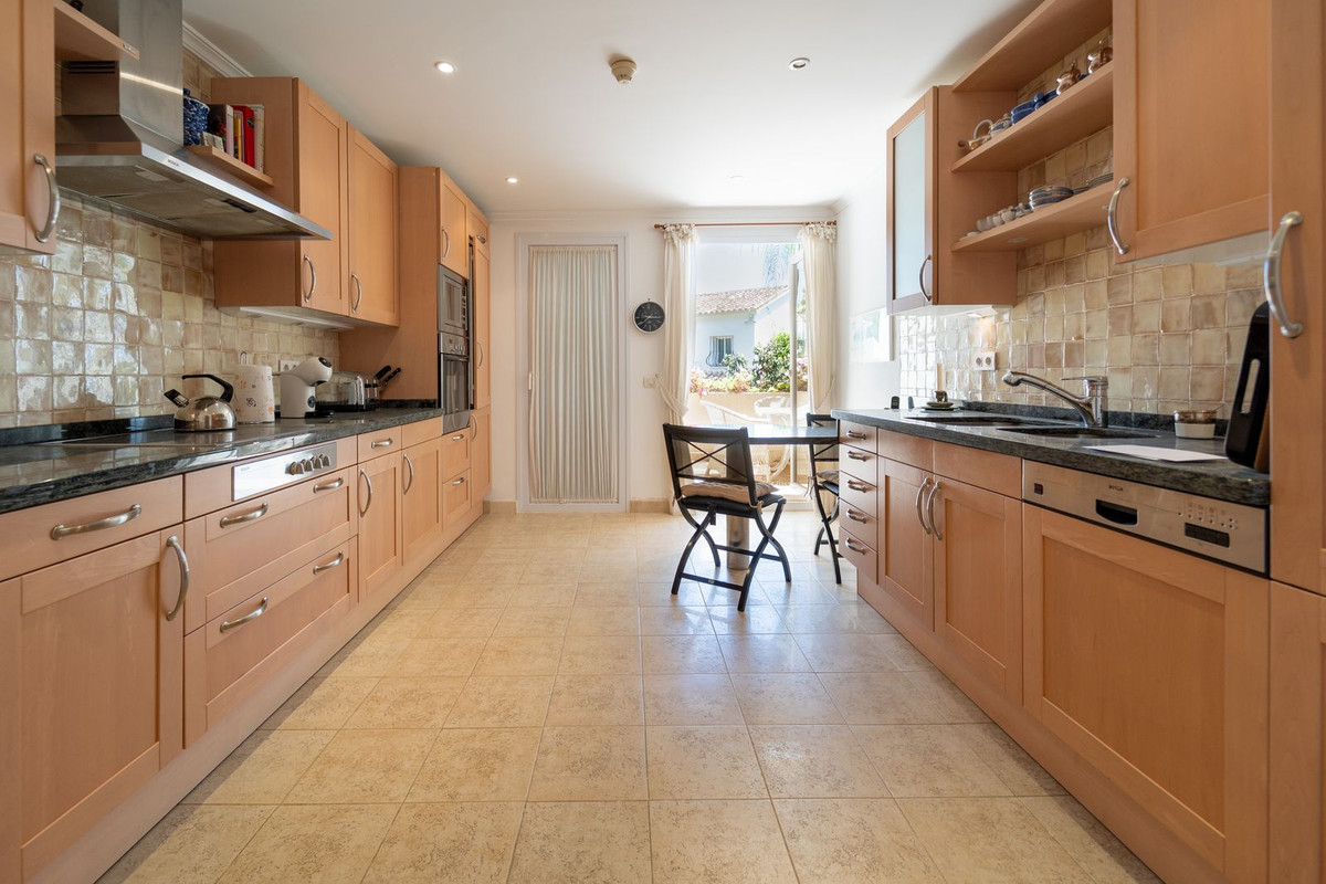 Appartement te koop in Nueva Andalucía | 3 slaapkamers H5078104
