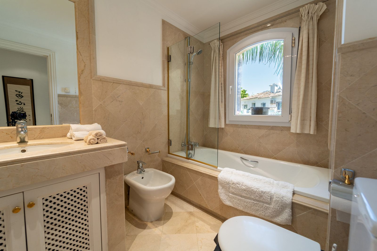 Appartement te koop in Nueva Andalucía | 3 slaapkamers H5078104