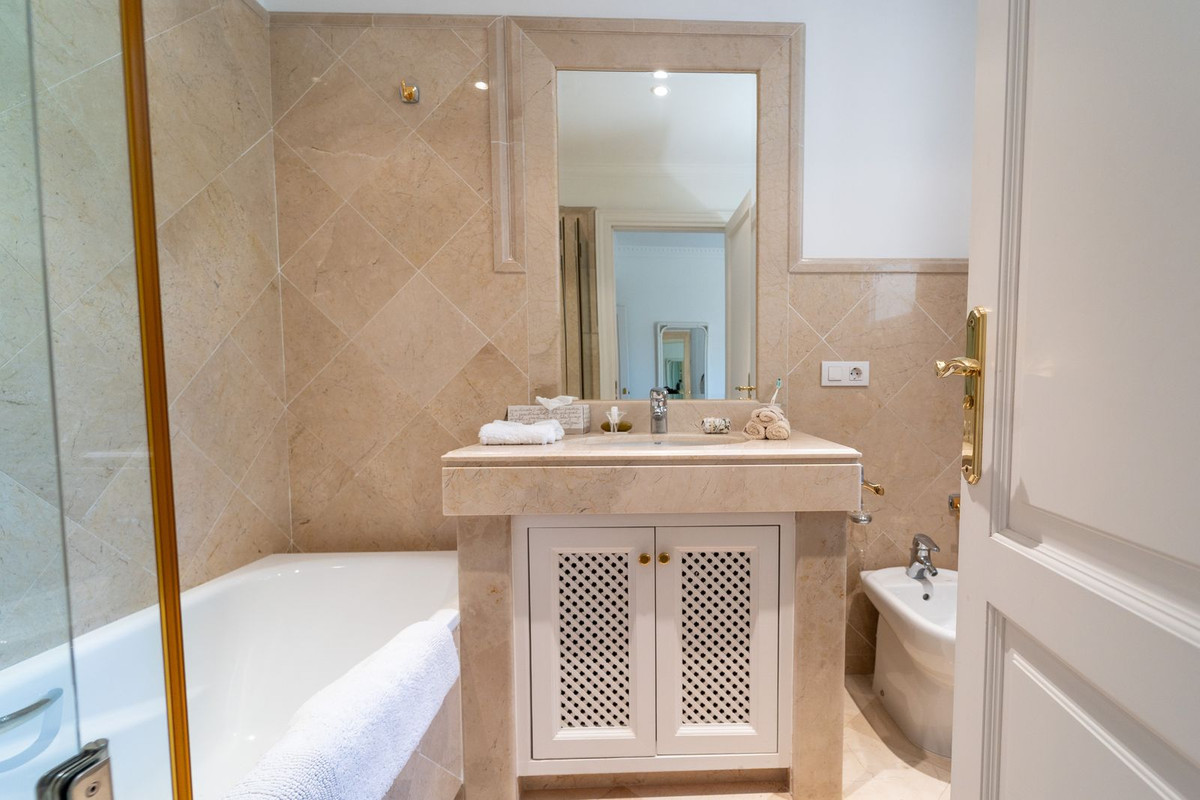 Appartement te koop in Nueva Andalucía | 3 slaapkamers H5078104