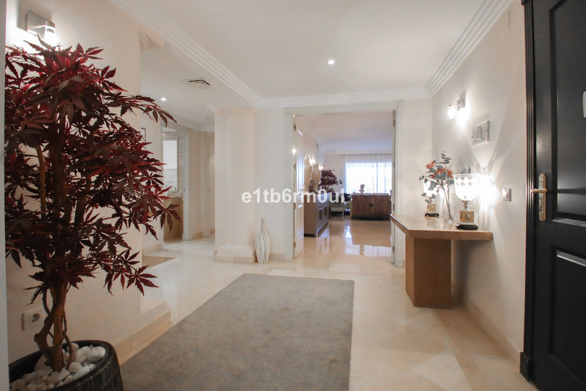 Appartement te koop in Nueva Andalucía | 2 slaapkamers H5078449