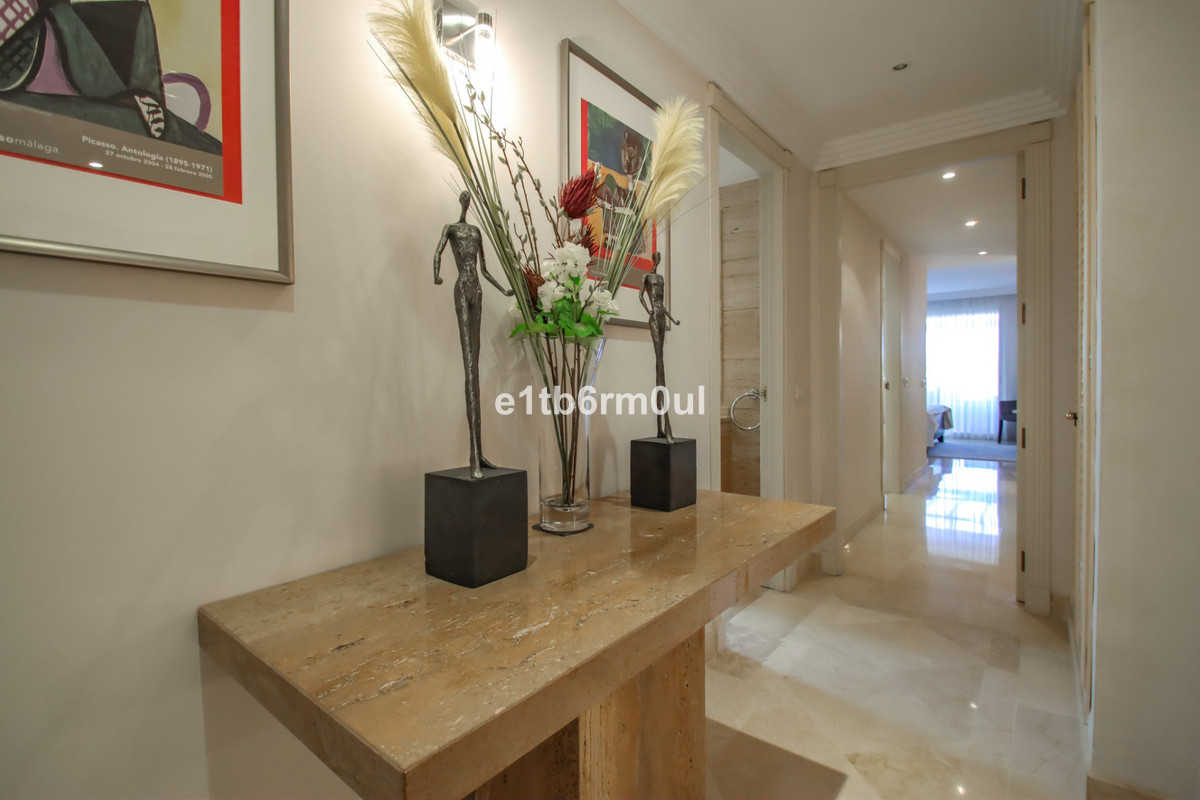 Appartement te koop in Nueva Andalucía | 2 slaapkamers H5078449