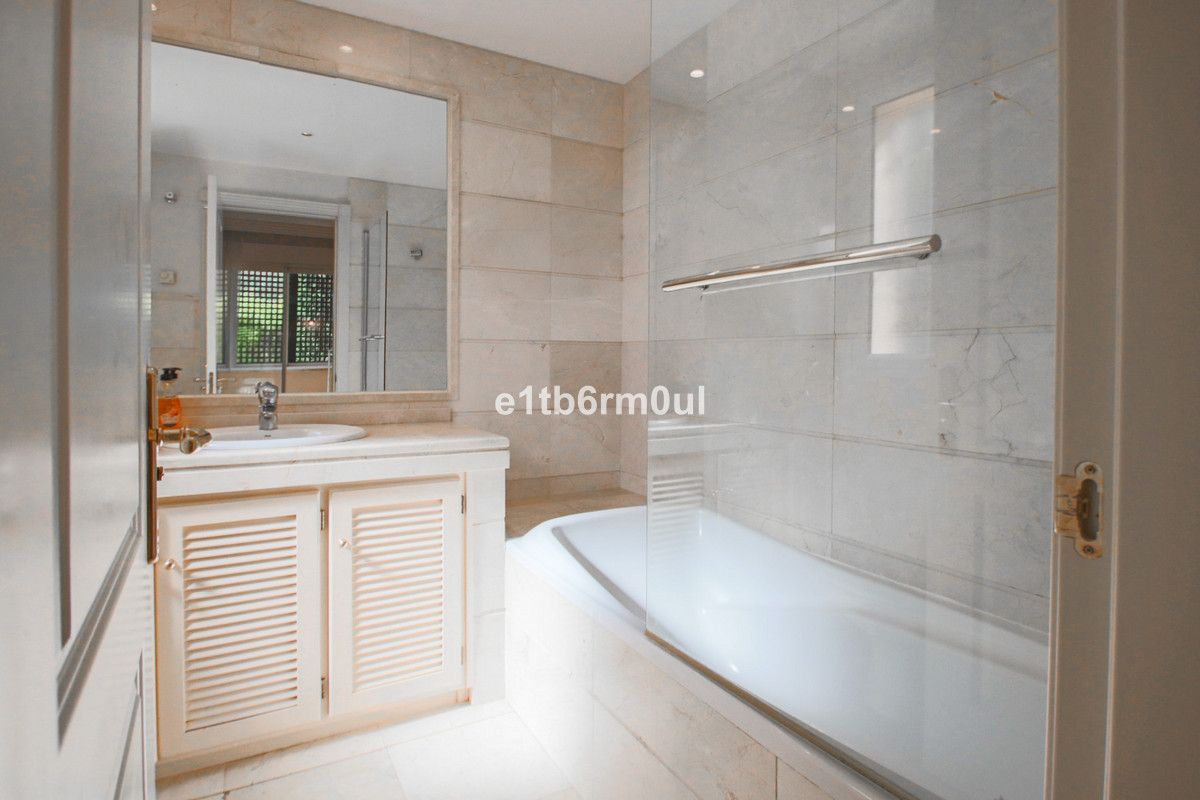 Appartement te koop in Nueva Andalucía | 2 slaapkamers H5078449