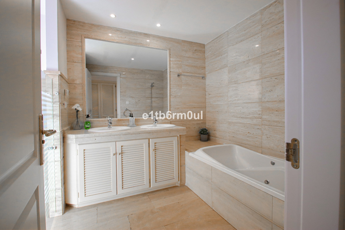 Appartement te koop in Nueva Andalucía | 2 slaapkamers H5078449
