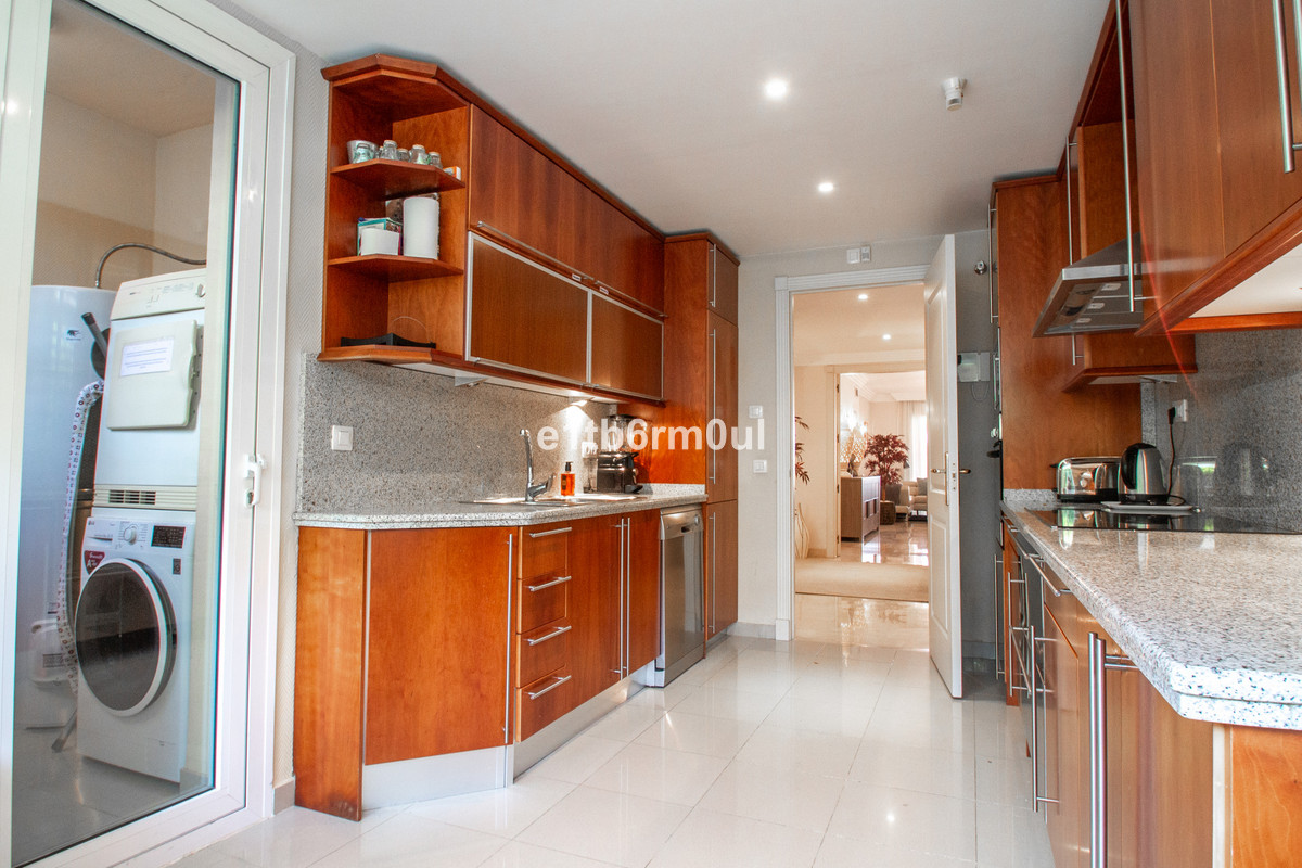Appartement te koop in Nueva Andalucía | 2 slaapkamers H5078449