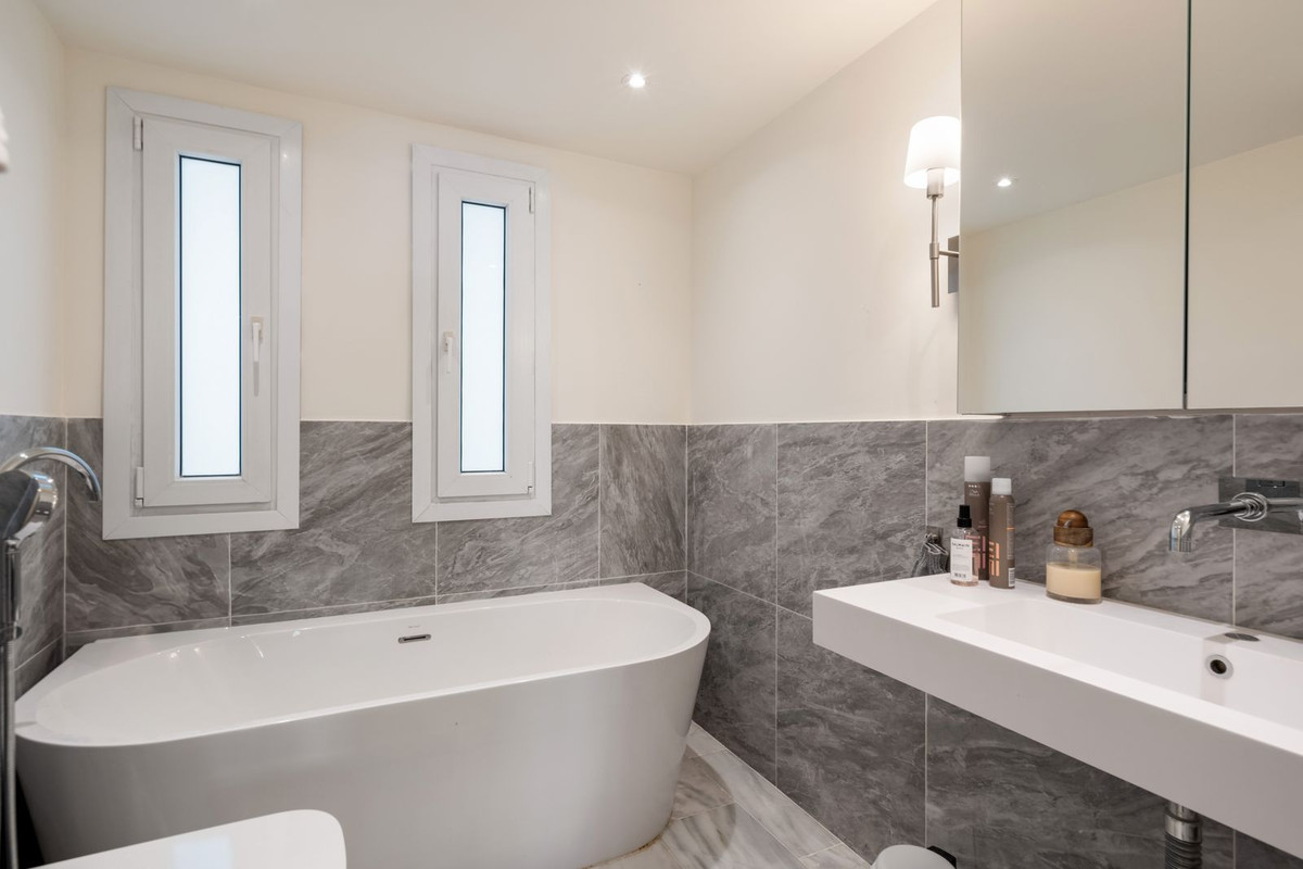 Appartement te koop in Nueva Andalucía | 2 slaapkamers H5104876