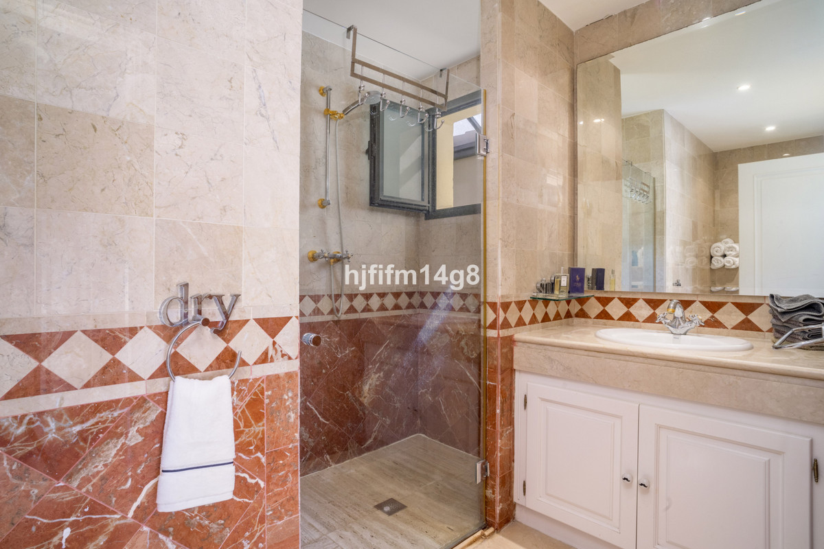Appartement te koop in Nueva Andalucía | 2 slaapkamers H5107045