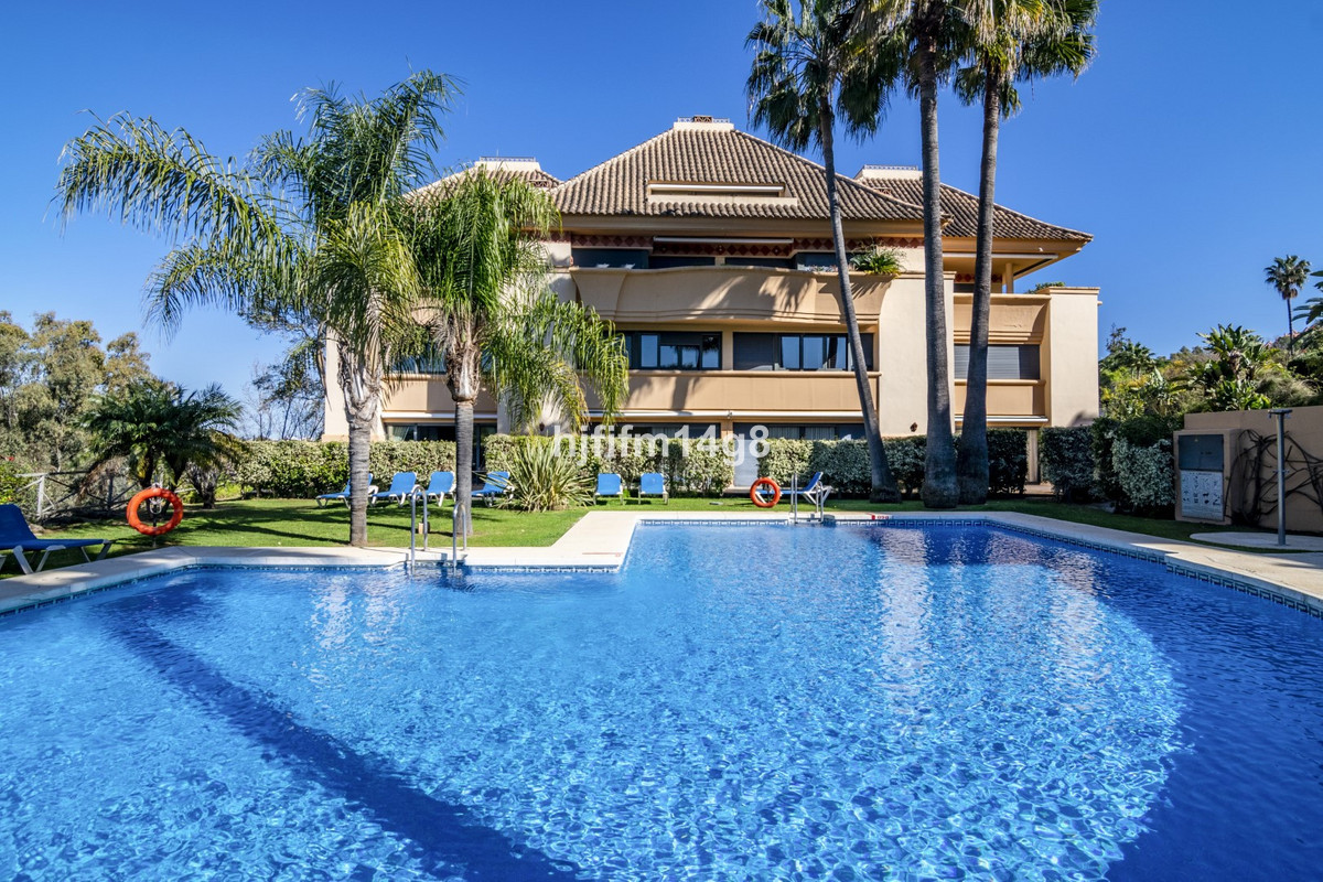 Appartement te koop in Nueva Andalucía | 2 slaapkamers H5107045
