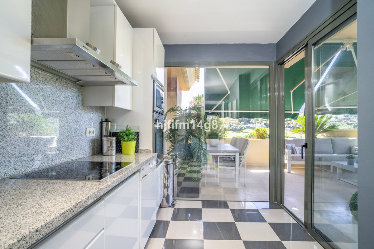 Appartement te koop in Nueva Andalucía | 2 slaapkamers H5107045