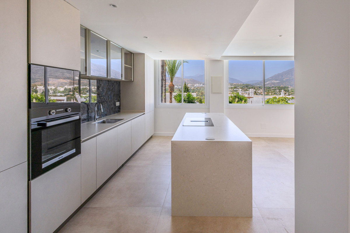 Appartement te koop in Nueva Andalucía | 2 slaapkamers H5122351