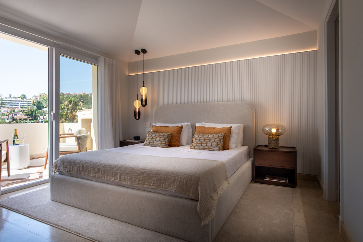 Apartment for sale in Nueva Andalucía | 3 bedrooms H5132776