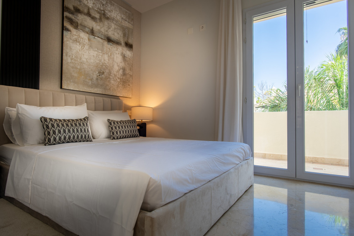 Apartment for sale in Nueva Andalucía | 3 bedrooms H5132776