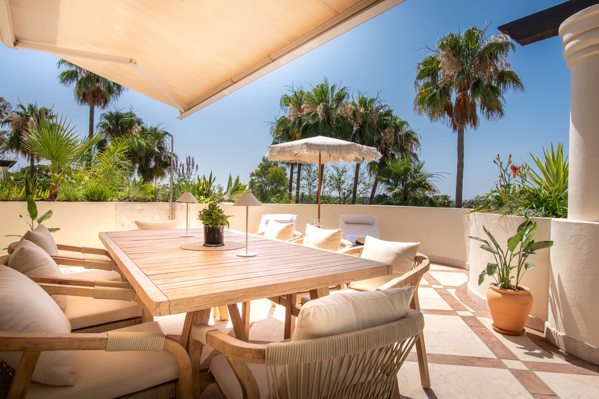 Apartment for sale in Nueva Andalucía | 3 bedrooms H5132776