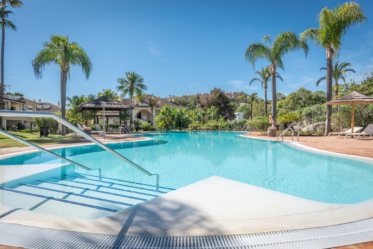 Apartment for sale in Nueva Andalucía | 3 bedrooms H5132776