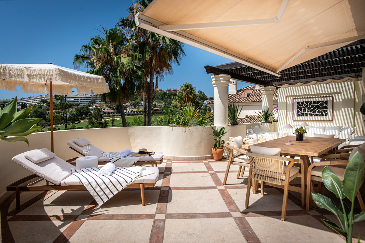 Apartment for sale in Nueva Andalucía | 3 bedrooms H5132776