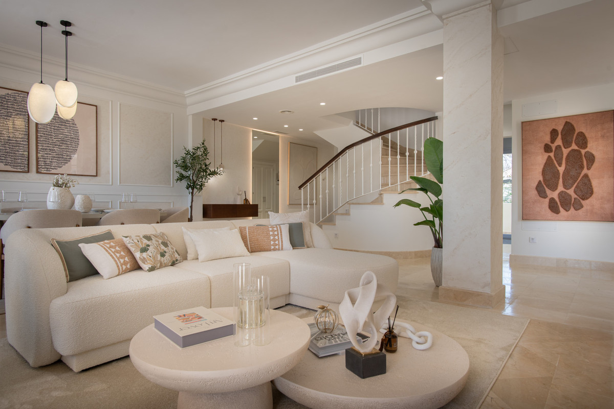 Apartment for sale in Nueva Andalucía | 3 bedrooms H5132776