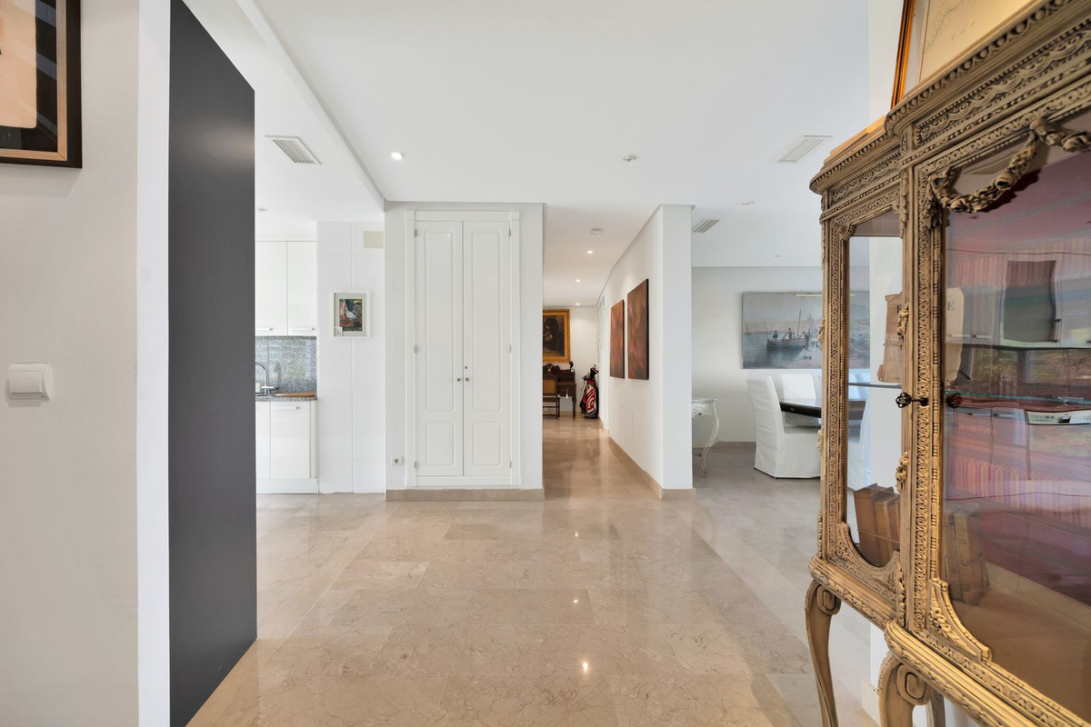 Penthouse for sale in Nueva Andalucía | 3 bedrooms H5134141