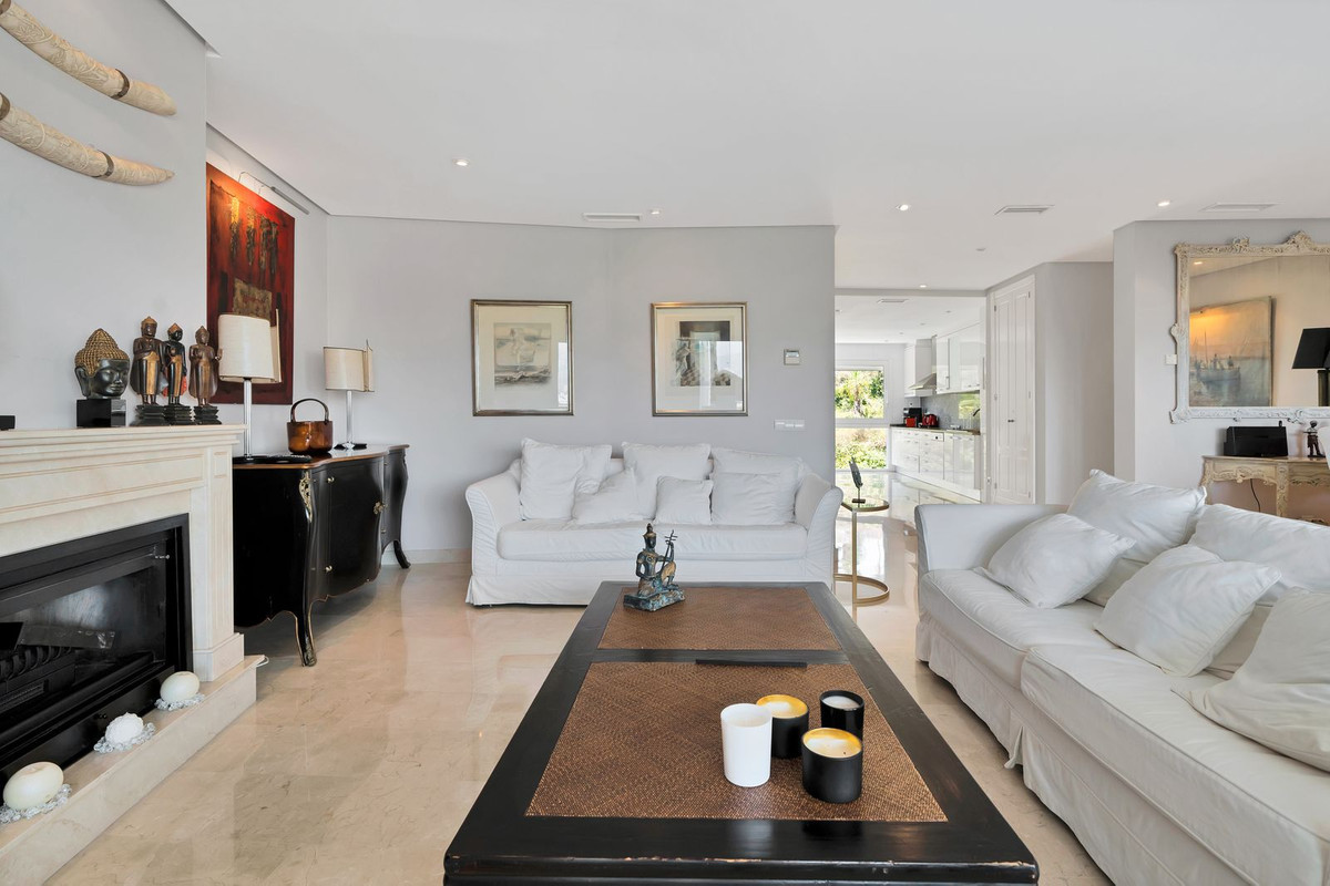 Penthouse for sale in Nueva Andalucía | 3 bedrooms H5134141