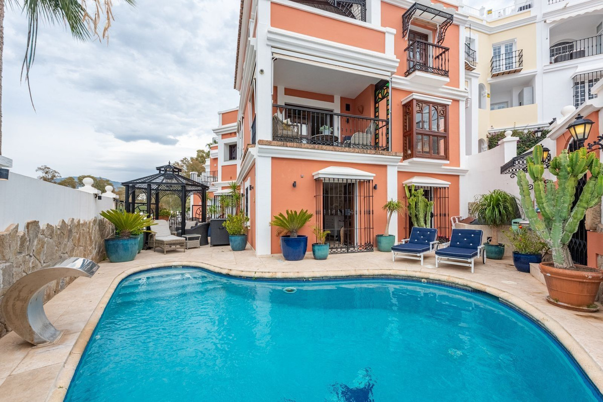 Huis te koop in Nueva Andalucía | 4 slaapkamers H5138836
