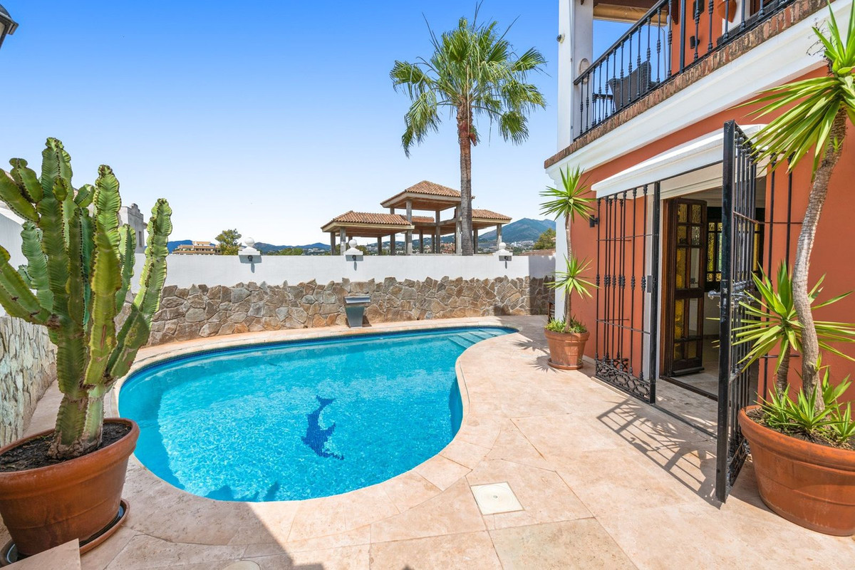 Huis te koop in Nueva Andalucía | 4 slaapkamers H5138836