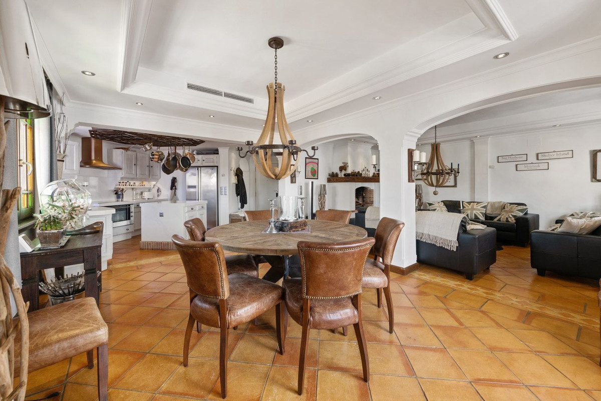 Huis te koop in Nueva Andalucía | 4 slaapkamers H5138836