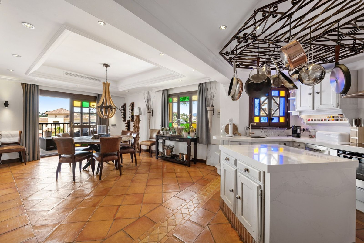 Huis te koop in Nueva Andalucía | 4 slaapkamers H5138836