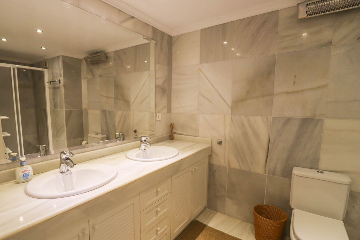 Appartement te koop in Nueva Andalucía | 2 slaapkamers H5140855