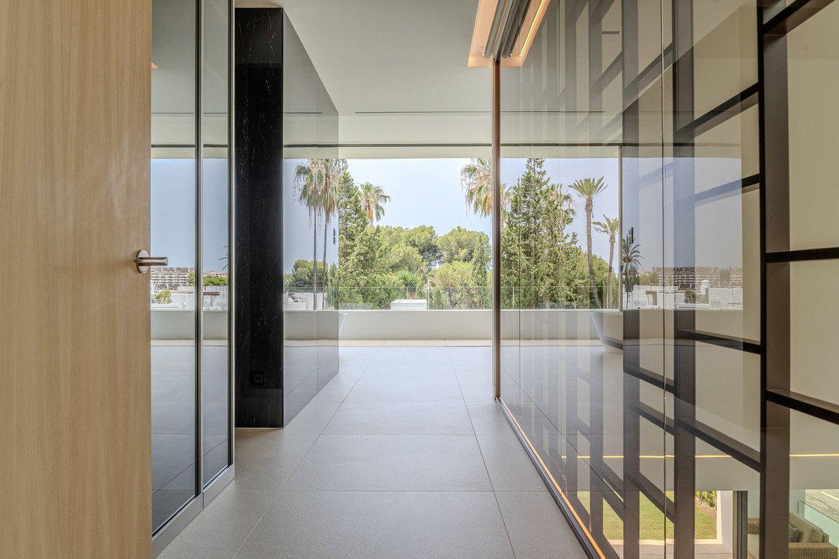 Huis te koop in Nueva Andalucía | 4 slaapkamers H5140960