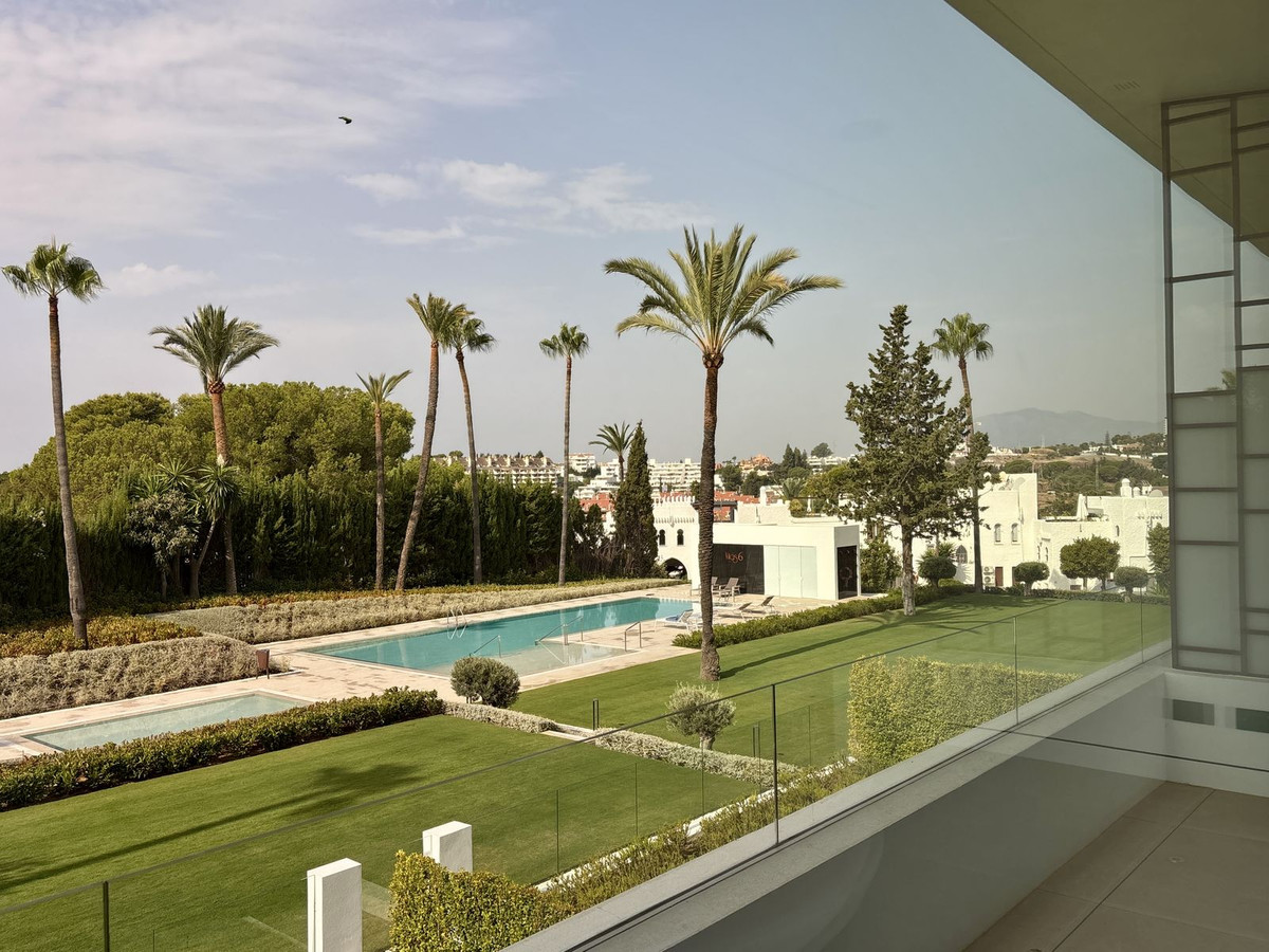 Huis te koop in Nueva Andalucía | 4 slaapkamers H5140960